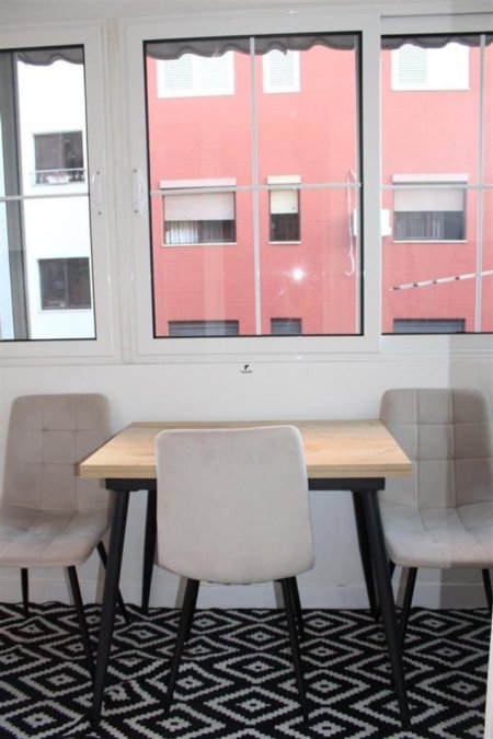 Tirane, jepet me qera apartament 2+1 Kati 3, 75 m² 1.800 € (BLLOKU)