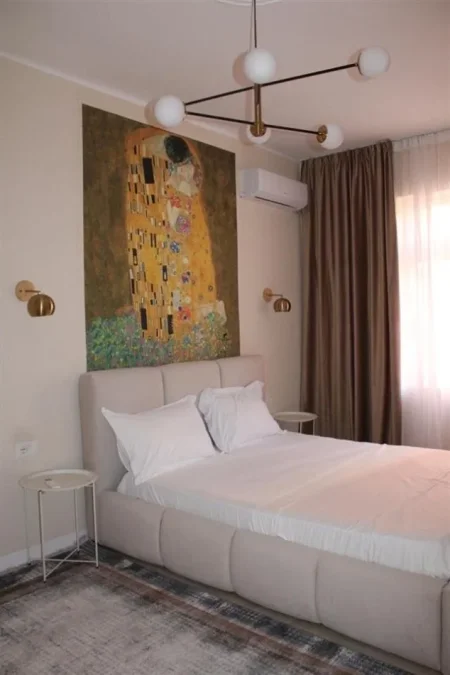 Tirane, jepet me qera apartament 2+1 Kati 3, 75 m² 1.800 € (BLLOKU)