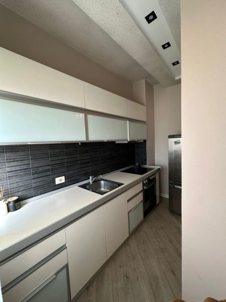 Tirane, jepet me qera apartament 1+1+Ballkon Kati 5, 70 m² 650 € 