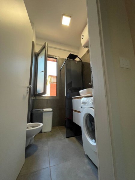 Tirane, jepet me qera apartament 2+1+Ballkon Kati 3, 107 m² 650 € (PORCELAN)