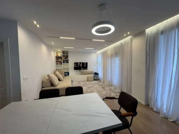 Tirane, shitet apartament 2+1 Kati 4, 178 m² 300.000 € (Prane Xhamis Kopshti Botanik)