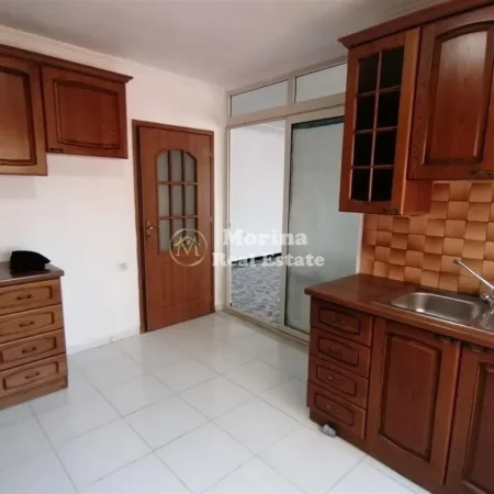 Tirane, jepet me qera apartament 3+1 Kati 6, 126 m² 500 € (Rruga Islam Alla)