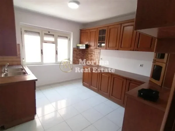 Tirane, jepet me qera apartament 3+1 Kati 6, 126 m² 500 € (Rruga Islam Alla)