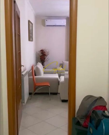 Tirane, jepet me qera apartament 3+1 Kati 8, 130 m² 1.000 € (PAZARI I RI)