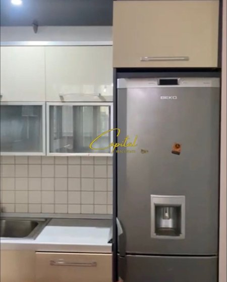 Tirane, jepet me qera apartament 3+1 Kati 8, 130 m² 1.000 € (PAZARI I RI)