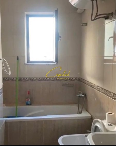 Tirane, jepet me qera apartament 3+1 Kati 8, 130 m² 1.000 € (PAZARI I RI)