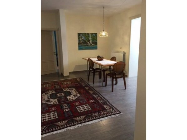 Tirane, shes apartament 2+1 Kati 1, 160 m² 258.000 € (Komuna e Parisit)