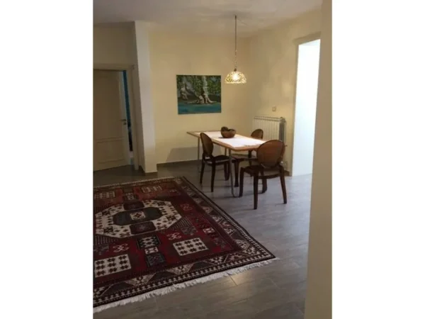 Tirane, shes apartament 2+1 Kati 1, 160 m² 258.000 € (Komuna e Parisit)