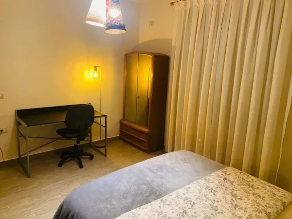Tirane, shes apartament 2+1 Kati 1, 160 m² 258.000 € (Komuna e Parisit)