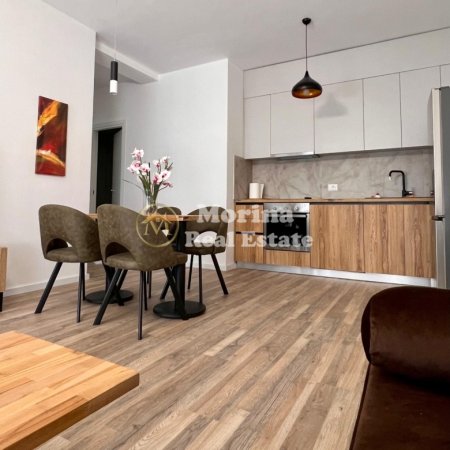 Tirane, jepet me qera apartament 2+1 Kati 10, 150 m² 800 € (Rruga Jordan Misja)