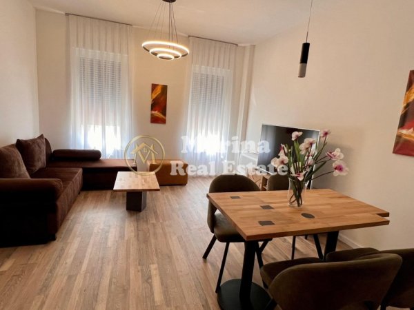 Tirane, jepet me qera apartament 2+1 Kati 10, 150 m² 800 € (Rruga Jordan Misja)