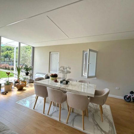 Tirane, shitet , 1.000 m² 