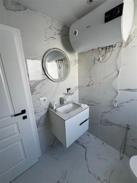 Tirane, jepet me qera apartament 1+1 Kati 4, 65 m² 650 € (STACIONI I TRENIT)