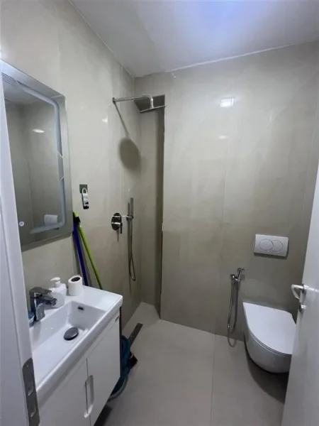 Tirane, jepet me qera zyre Kati 1, 50 m² 600 € (SHESHI WILLSON)