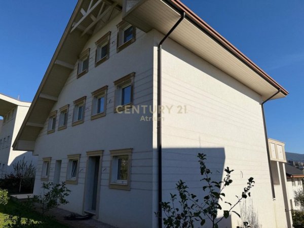 Tirane, shes Vile 1+1+Aneks+Ballkon Kati 1, 420 m² 850.000 € (Teg)