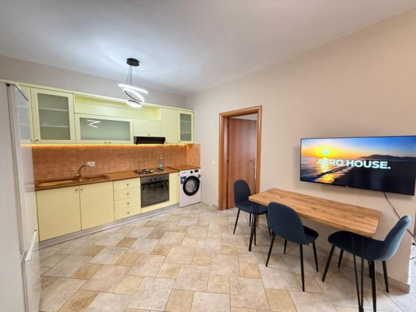 Tirane, jepet me qera apartament 1+1+Ballkon Kati 15, 60 m² 600 € (9 Katëshet)