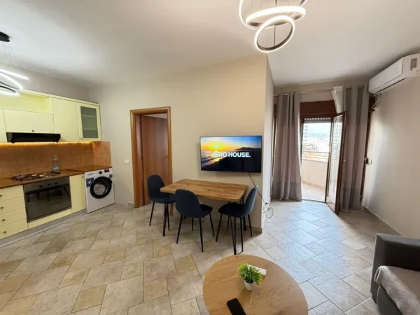 Tirane, jepet me qera apartament 1+1+Ballkon Kati 15, 60 m² 600 € (9 Katëshet)