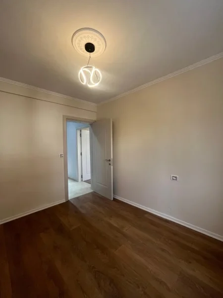 Tirane, shitet apartament 2+1+Ballkon Kati 4, 70 m² 155.000 € (Rruga Asim Vokshi)