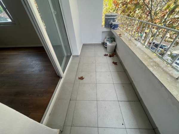 Tirane, shitet apartament 2+1+Ballkon Kati 4, 70 m² 155.000 € (Rruga Asim Vokshi)