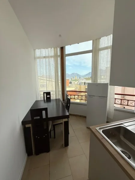 Tirane, jepet me qera apartament 1+1+Aneks+Ballkon Kati 5, 100 m² 550 € (Tek Eleonora Me Oxhak dhe Garderobe)