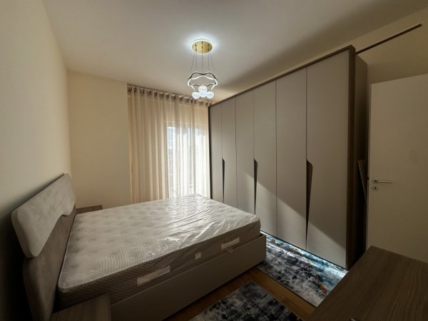 Tirane, jepet me qera apartament 1+1 Kati 5, 70 m² 700 € (Prball ringut)