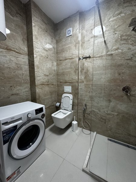 Tirane, jepet me qera apartament 1+1 Kati 5, 70 m² 700 € (Prball ringut)