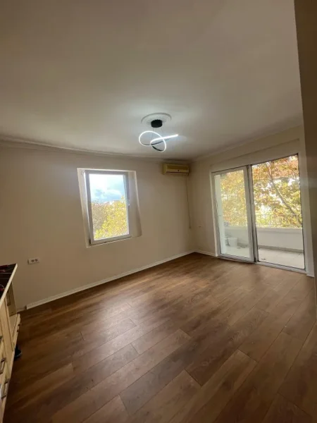 Tirane, shitet apartament 2+1+Ballkon Kati 4, 70 m² 154.000 € (Rruga Asim Vokshi)