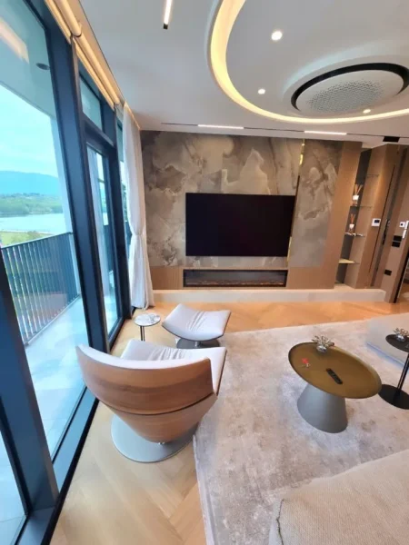 Tirane, shitet 3+1 , 215 m² 