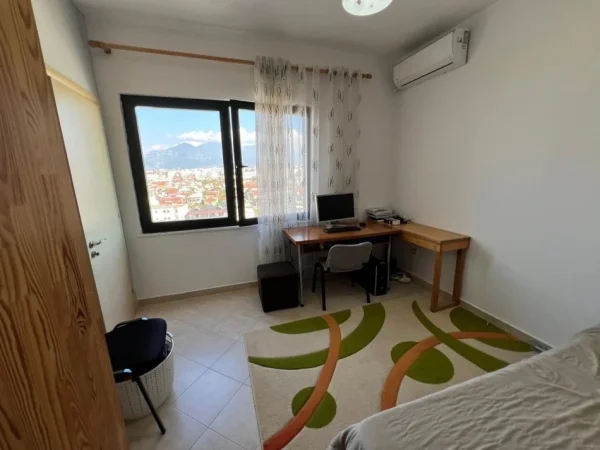 Tirane, shitet apartament 2+1+Ballkon Kati 8, 88 m² 135.000 €