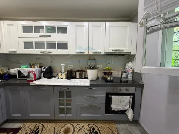 Tirane, shitet apartament 2+1+Ballkon Kati 1, 79 m² 160.000 € (Ali Demi)