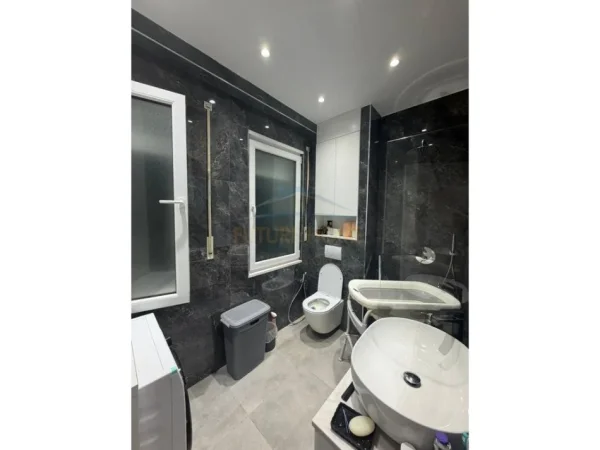 Tirane, shitet apartament 3+1+Ballkon Kati 2, 149 m² 400.000 € (Liqeni i Thate)
