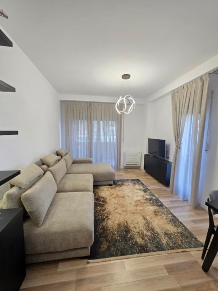 Tirane, jepet me qera apartament 2+1+Ballkon , 850 € (Jordan Misja, prane Harry Fultz)