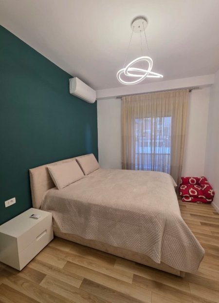 Tirane, jepet me qera apartament 2+1+Ballkon , 850 € (Jordan Misja, prane Harry Fultz)