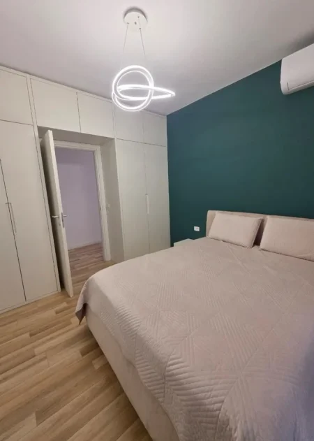 Tirane, jepet me qera apartament 2+1+Ballkon , 850 € (Jordan Misja, prane Harry Fultz)