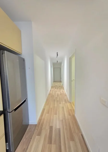 Tirane, jepet me qera apartament 2+1+Ballkon , 850 € (Jordan Misja, prane Harry Fultz)