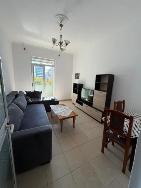 Tirane, jepet me qera apartament 1+1+Aneks+Ballkon Kati 4, 60 m² 40.000 €