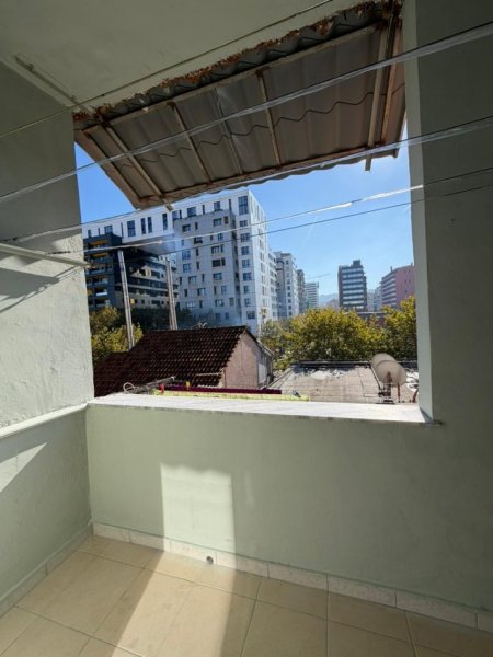 Tirane, jepet me qera apartament 1+1+Aneks+Ballkon Kati 4, 60 m² 40.000 €