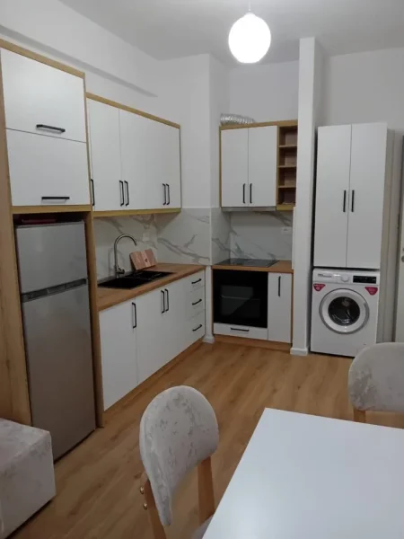Tirane, jepet me qera apartament 1+1 Kati 4, 60 m² 450 € (Kompleksi Kadiu)