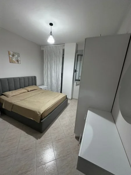 Tirane, jepet me qera apartament 1+1 Kati 5, 65 m² 650 € (Rruga e kavajes condir center)