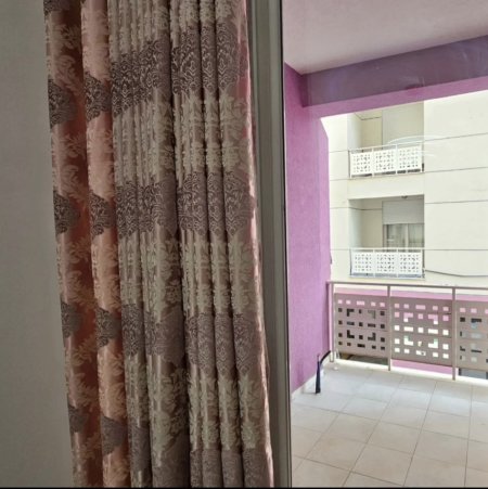 Tirane, jepet me qera apartament 1+1+Aneks+Ballkon Kati 4, 70 m² 500 € (Kopshti Botanik Xhamia)
