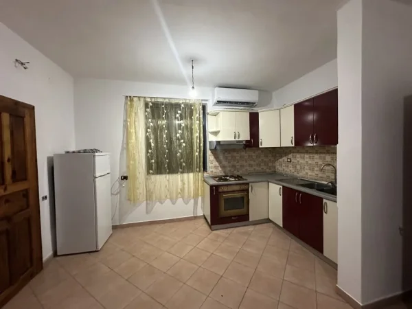 Tirane, jepet me qera nga Pronari, pa-komision shtepi 1+1+Ballkon Kati 0, 80 m² (Vend parkimi )  400 € (Nina Dimitrjevna Smirnova)