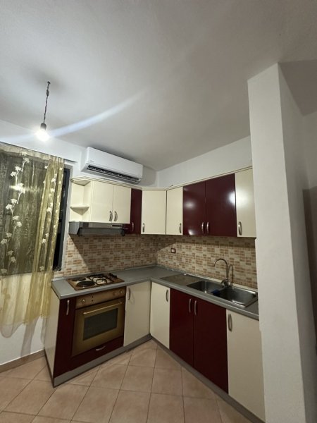 Tirane, jepet me qera nga Pronari, pa-komision shtepi 1+1+Ballkon Kati 0, 80 m² (Vend parkimi )  400 € (Nina Dimitrjevna Smirnova)