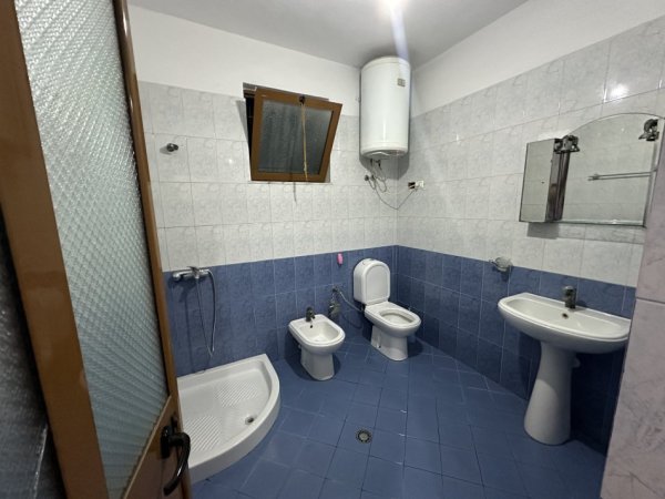 Tirane, jepet me qera nga Pronari, pa-komision shtepi 1+1+Ballkon Kati 0, 80 m² (Vend parkimi )  400 € (Nina Dimitrjevna Smirnova)