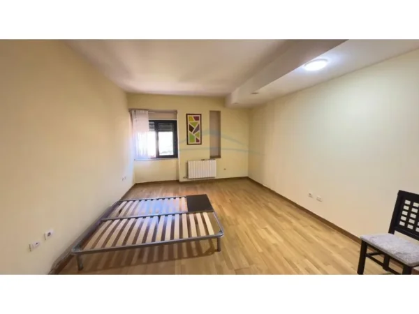 Tirane, jap me qera apartament 3+1+Ballkon Kati 3, 154 m² 1.200 €