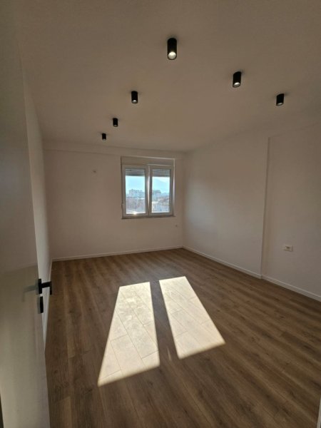 Tirane, shitet nga Pronari, pa-komision apartament 2+1+Aneks+Ballkon Kati 4, 78 m² 182.000 € (Hoxhe vokrri)