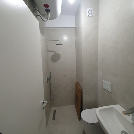 Tirane, jap me qera apartament 1+1+Ballkon Kati 2, 50 m² 450 € (Ali Demi)
