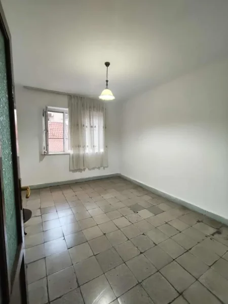 Tirane, jepet me qera apartament 2+1+Ballkon Kati 3, 80 m² 400 € (Ferrit Xhaiko)