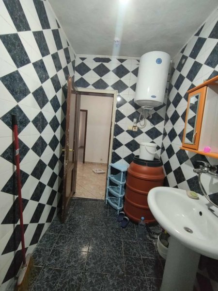 Tirane, jepet me qera apartament 2+1+Ballkon Kati 3, 80 m² 400 € (Ferrit Xhaiko)