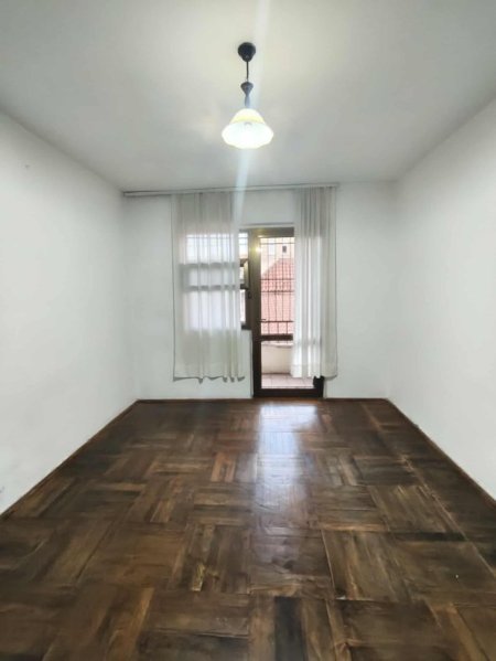 Tirane, jepet me qera apartament 2+1+Ballkon Kati 3, 80 m² 400 € (Ferrit Xhaiko)