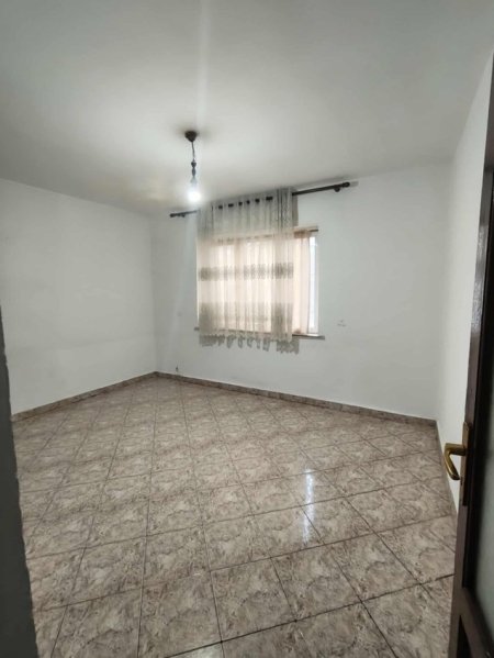Tirane, jepet me qera apartament 2+1+Ballkon Kati 3, 80 m² 400 € (Ferrit Xhaiko)